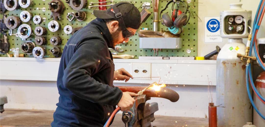 Lehrling bei der Arbeit